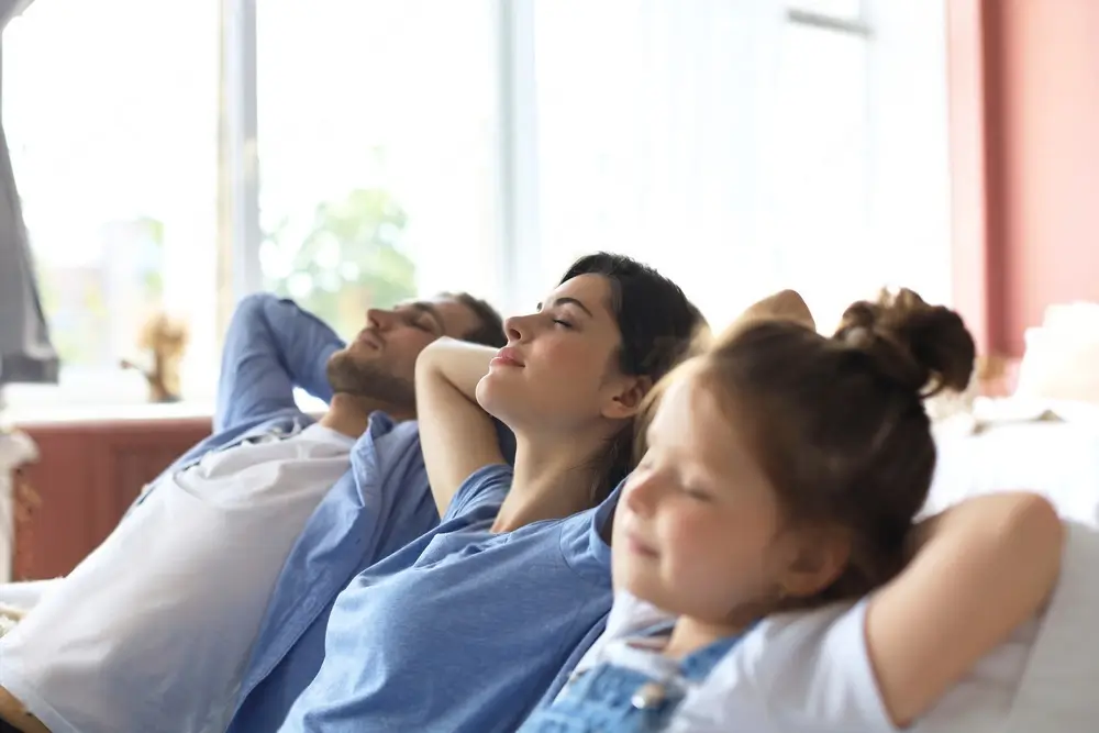 familia descansando gracias a un servicio de climacaribe